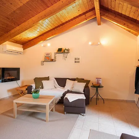 Rokani Sofita Ii * Калаврита